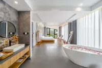 Throne Mountain·Original Starry Sky·Wild Luxurious Beauty Stay Hotels near Yuhang Gongqingtuan Lishi Memorial Hall
