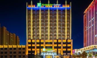 Holiday Inn Express XinJI City Center