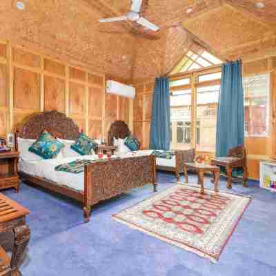 Prince of Kashmir Luxury Houseboat Rooms