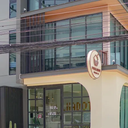 Polkadot Cafe & Hotel