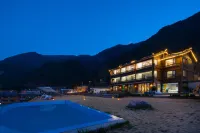 Lugu Lake suven Resort