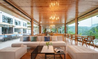 Qingcheng Mountain Chujian Mountain Hot Spring Hotel