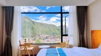 Kangding Qiuming Shanshe Homestay