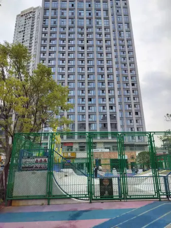 Kunming Weiaichao Hotel (Tangzixiang Subway Station)
