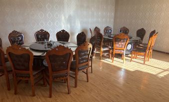 Qumarleb County Maduo Business Hotel