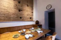 Flower Habitat Yue Mountain Warehouse Hotels in Ningshan