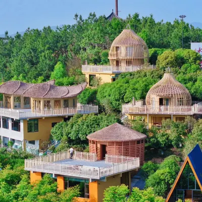 Hubei Natural Mountain Logde Resort Hotel. Hotels near Hong 'an Martyrs Cemetery