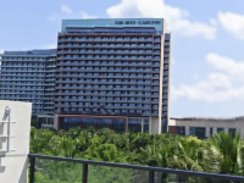 Island Guanlan Lake Homestay