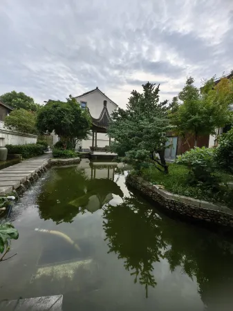 Yuejia Hotel (located within the Xitang Ancient Town Scenic Area) Отели рядом с достопримечательностью «Yongning Bridge»