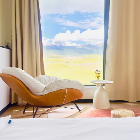 Xueyu Qishe · Scenic View Villa Hotel (Kangding Tagong Grassland Branch)