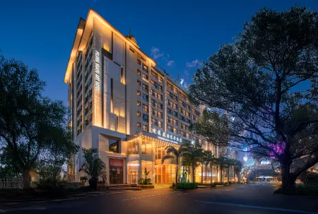 Pujing Flower Language Art Hotel Отели рядом с достопримечательностью «Xishuangbanna Folk Custom Garden»