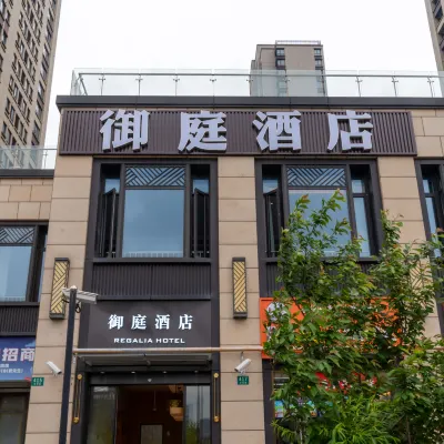 Royal Court Hotel (Shanghai Houtan Subway Station Branch) Hoteles cerca de Río Huangpu