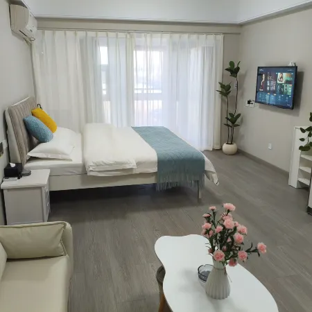 Hua Buwan Lake View Homestay (University of Finance and Economics Longhu West Campus)