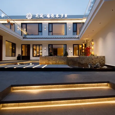 Floral Hotel · Xiyue Alley Homestay (Jiuhuashan Flesh Bodhisattva Temple Branch)