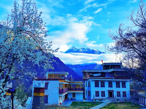 Danba Gehai Courtyard Homestay (Zhonglu Tibetan Village) - Flughafentransfer