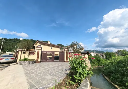 Yang's Cloud Courtyard - Mountain view