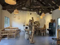 Mangshan Yao · Wangshan Jian Homestay - parking