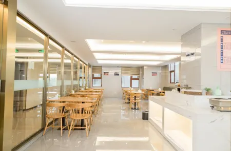 GEM Hotel (Ma'anshan Huashan District High-Speed Rail East Station Geyang Road) Отели рядом со станцией Ma'anshan Railway Station