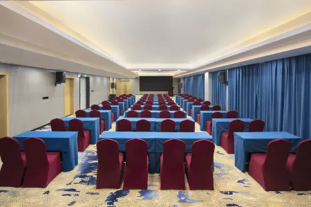 H Hotel (Xingyang Zhengzhou High-speed West Station) Отели рядом с достопримечательностью «Xingyang People's Park»