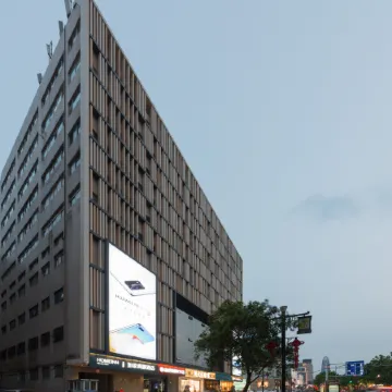 Homeinn Selected Hotel (Jinan Quancheng Road Daminghu) Отели рядом с достопримечательностью «Озеро Дамин»