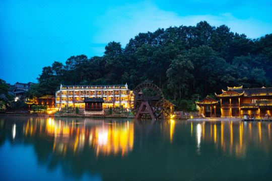 醉江月智慧江景酒店(凤凰古城沱江云桥店)