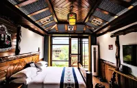 Waving Hand Inn (Furong Ancient Town Scenic Area Branch)