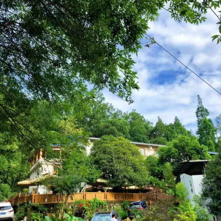 Emei Bamboo Hills Private Hot Spring Hostel