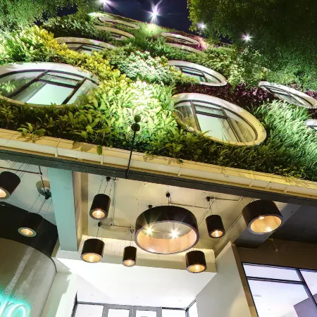 Flora by Crossroads Hotel Отели рядом с достопримечательностью «Станция метро Dang Wangi»