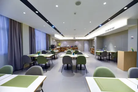 Homeinn Selected Hotel (Siyang Fanrong Middle Road RT-Mart) Отели рядом с достопримечательностью «Jinghang Canal Scenic Zone»