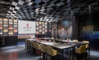 Rezen Select Meet Yangzhou East Business District