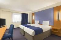 رمادا باي ويندام لندن نورث إم 1 Hotels near Little Waitrose At Shell Stirling Corner