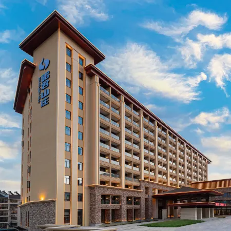 Zhaojun Mountain Villa (Xingshan High-speed Railway Station)