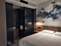 普尔顿M酒店(温州滨海园区店) - 轻奢影视大床房