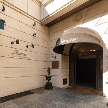 Plaza Hotel Premier Отели рядом с достопримечательностью «Конгресс-центр Elgala»