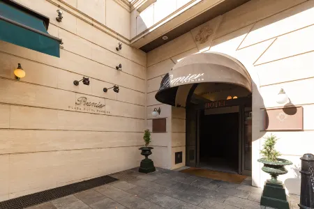 Plaza Hotel Premier