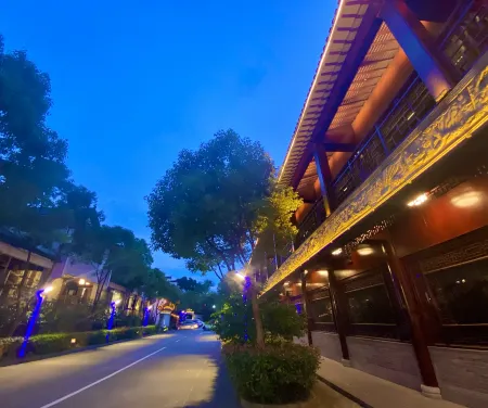 wuyaun laojie house Отели рядом с достопримечательностью «Wuyuan Xi Yuan»