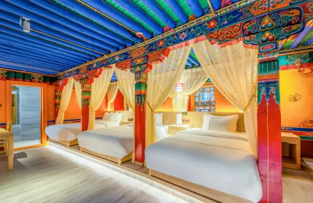 Gurkha Boutique Hotel (Jokhang Temple Barkhor Street Branch) Отели рядом со станцией Lhasa Railway Station