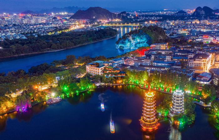 Venus Royal Hotel (Guilin Elephant Trunk Hill Sun and Moon Twin Towers)