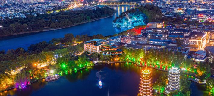Venus Royal Hotel (Guilin Elephant Trunk Hill Sun and Moon Twin Towers) Hotels in Guilin