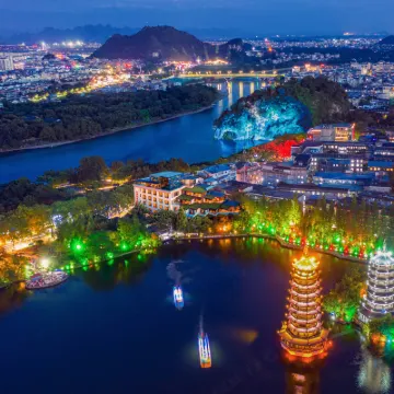 Venus Royal Hotel (Guilin Elephant Trunk Hill Sun and Moon Twin Towers) Hotel berhampiran Two Rivers and Four Lakes