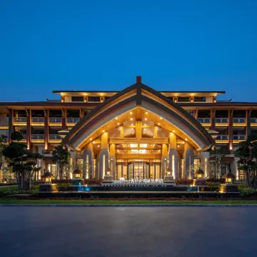 Howard Johnson The Bund Hotel Gasa