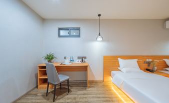 Shangpin Hotel (Zhuji High-speed Railway Station Powerlong Plaza)
