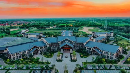 Arcadia Spa Golf International Hotel Отели в г. Цихэсянь