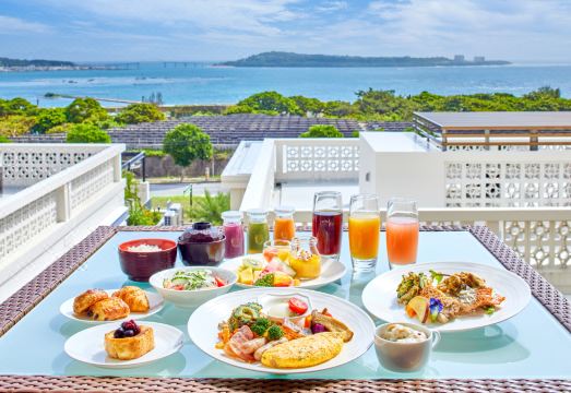 알라 마하이나 콘도 호텔의 수영장이나 피트니스 센터