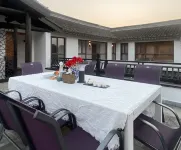 Xitang Liubai · Eryitang Art Homestay (Misty Rain Corridor) - balcony
