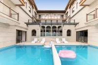 Wanning Half-Mountain Seacliff Lighthouse Pool Villa (Shenzhou Peninsula Potougang Branch)