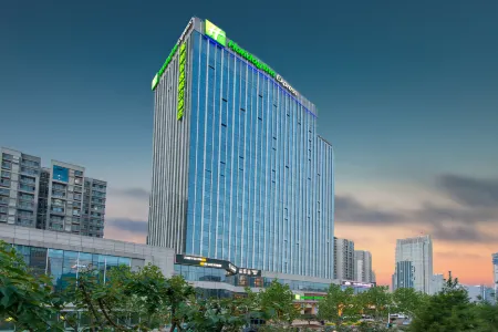 Holiday Inn Express Jinan High-Tech Zone Отели рядом с достопримечательностью «Shandong Polytechnic West Campus»