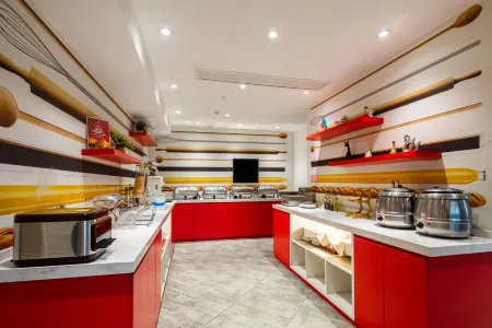 Ibis Hotel (Nanjing Jiangning Nanhang University Store) Отели рядом с достопримечательностью «Foding  Palace»