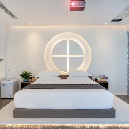 R designer Beach Hotel (Beihai Silver Beach International passenger port)