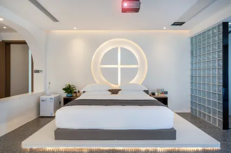 R designer Beach Hotel (Beihai Silver Beach International passenger port) Отели рядом с достопримечательностью «Guilin University of Electronic Technology Beihai Campus»